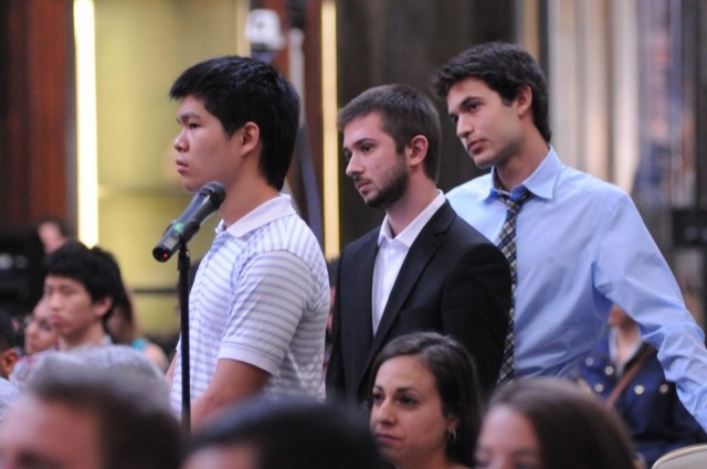 Columbia University students line up to ask His Excellency Ekmeleddin Ihsanoglu a question during the question and answer session.