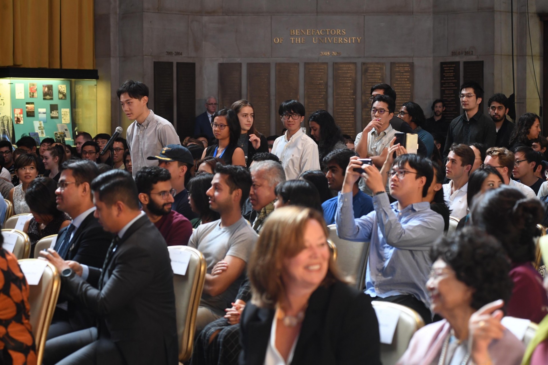 Columbia University students line up to ask Prime Minister Mahathir Mohamad of Malaysia questions during the question and answer session.