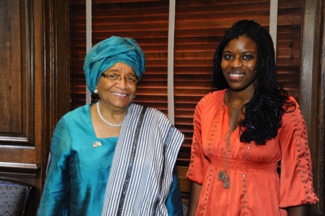 Her Excellency Madam Ellen Johnson Sirleaf meets with a student from Liberia.