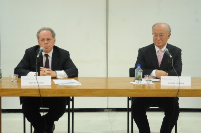 Steven Cohen, Executive Director and Chief Operating Office of the Earth Institute, moderates the question and answer session between the audience and Director General Amano.