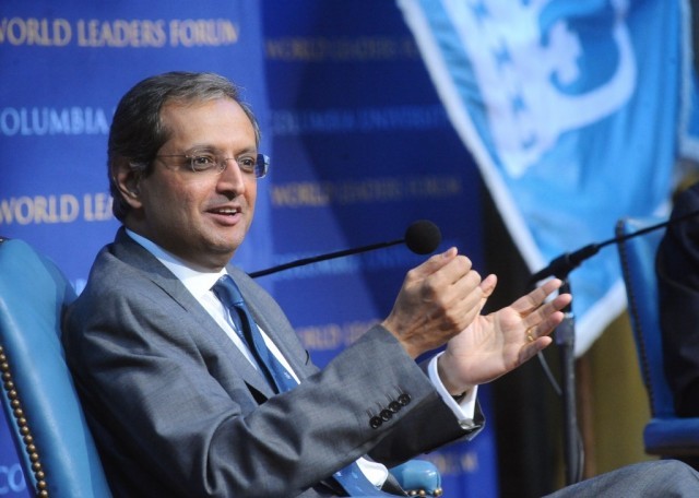 Vikram Pandit responds to a question from the audience.