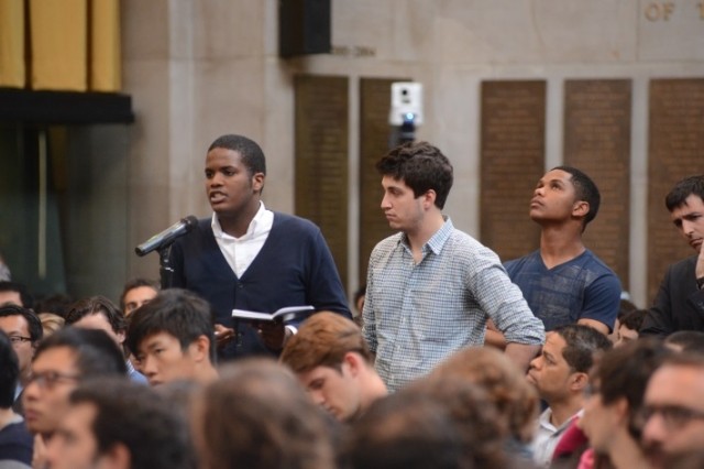 Columbia University students line up to ask His Excellency Sebastián Piñera a question.