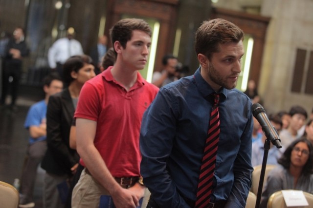 Columbia University students line up to ask Prime Minister Araújo a question during the question and answer session. 