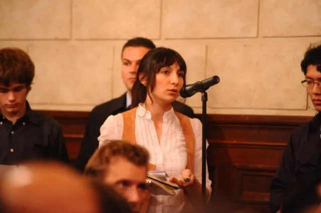 A member of the audience asks a question of Prime Minister Erdoğan. 