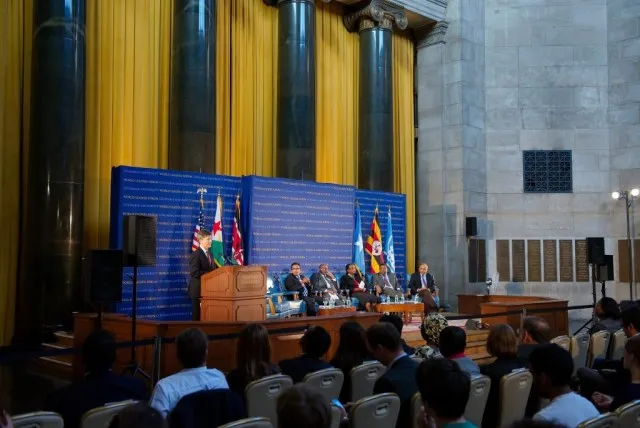 Professor Jeff Sachs, Director, The Earth Institute, introduces panelists.