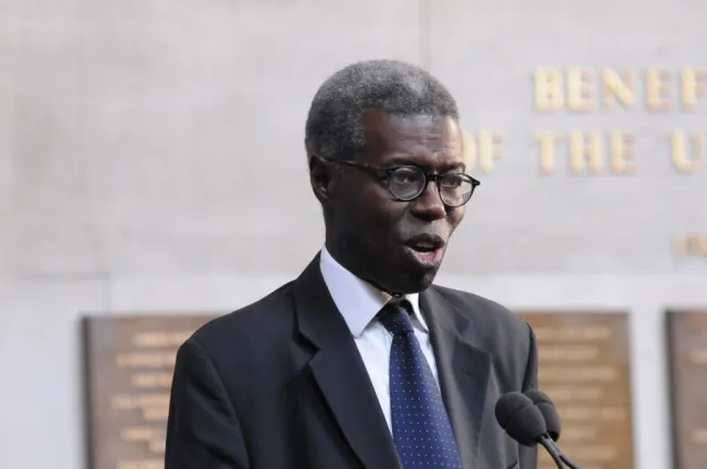 Professor Souleymane Bachir Diagne moderates the question and answer session with the audience.