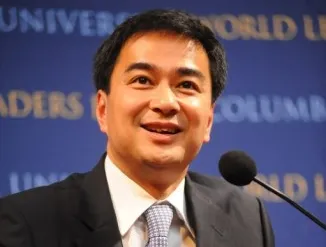 Prime Minister Abhisit responds to questions from the audience.