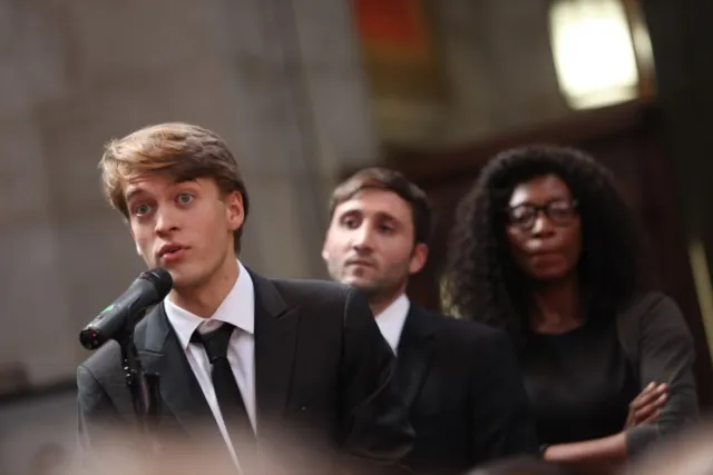 Columbia University students line up to ask His Excellency Armando Emílio Guebuza a question.