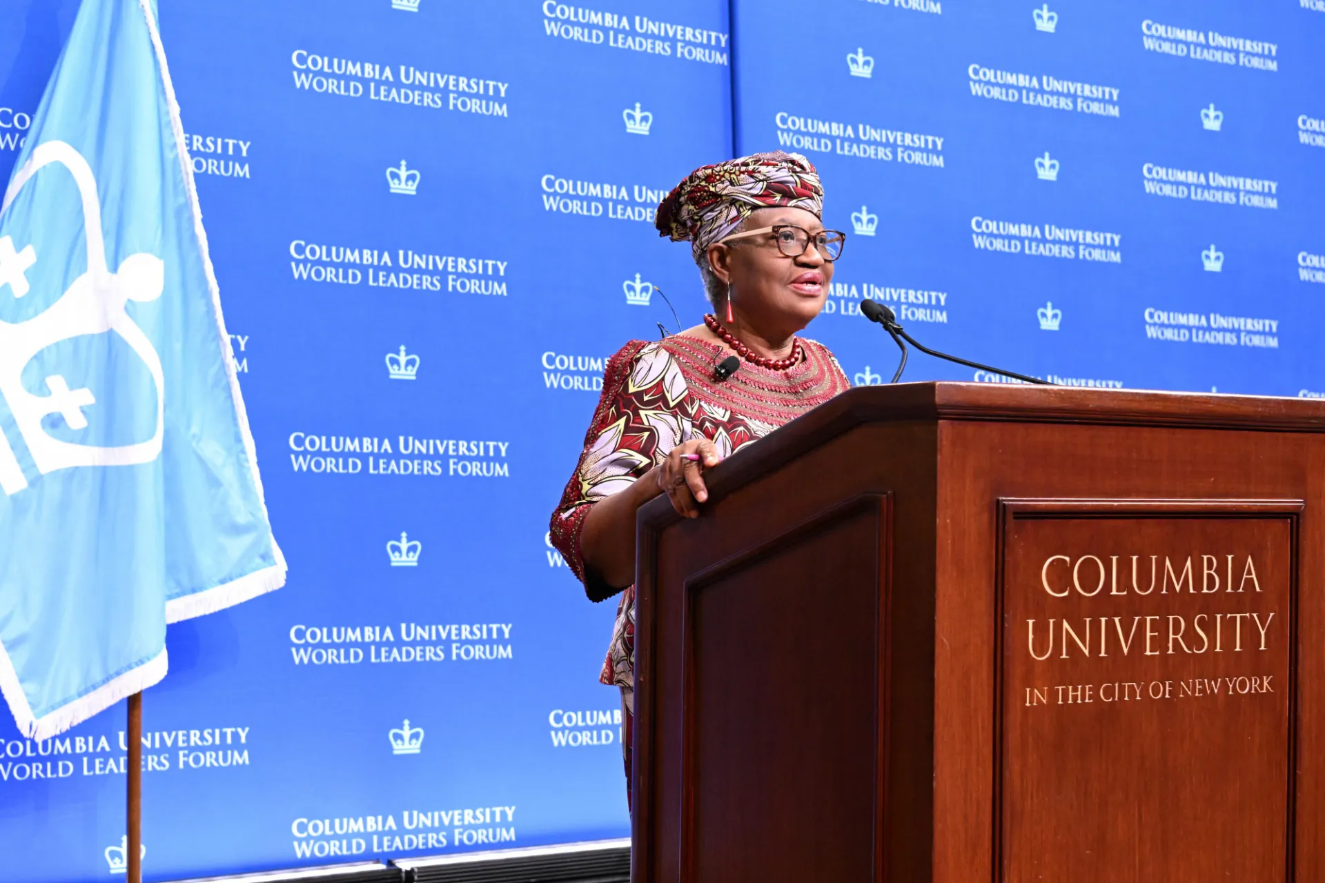 Director-General Ngozi Okonjo-Iweala delivering remarks from the podium.