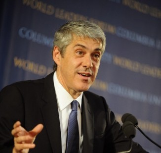 Prime Minister Sócrates responds to questions from the audience.
